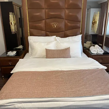 Aymira Aparthotel